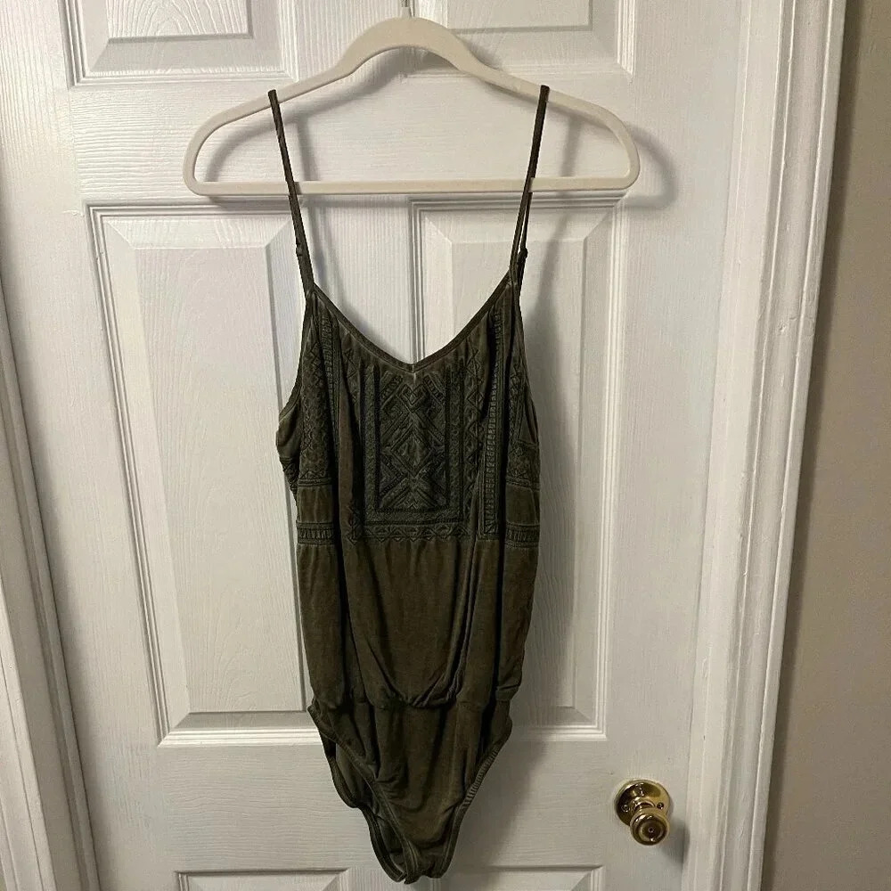 Women’s Knox Rose Romper Size Medium